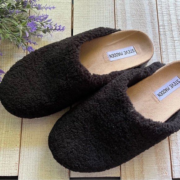 Steve Madden Cozy Clogs - Picture 2 of 4